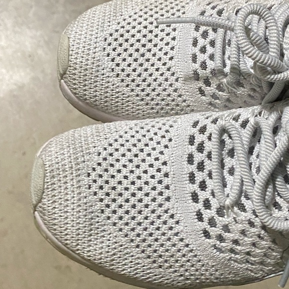 Nike - Picture 4 of 5